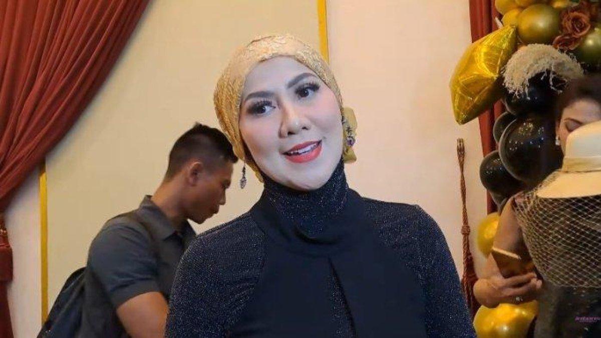 VENNA MELINDA SOAL KEDEKATAN FUJI-VERRELL,-Venna Melindal buka suara terkait hubungan Fuji dengan Verrell Bramasta yang kian lengket hingga diajak keliling gedung DPR. Aisar Khaled mulai terlupakan?