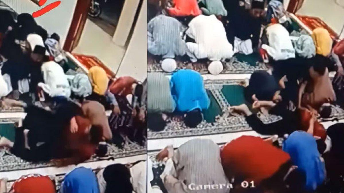 Video detik-detik pria pingsan di tengah salat setelah kaget melihat sesuatu