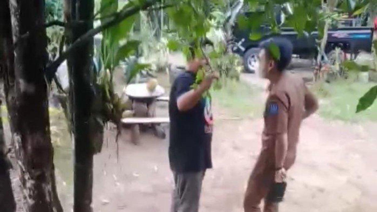 Video rekaman percakapan antara Saskia dan Kepala Desa Anrihua, Andi Iriana Pilips