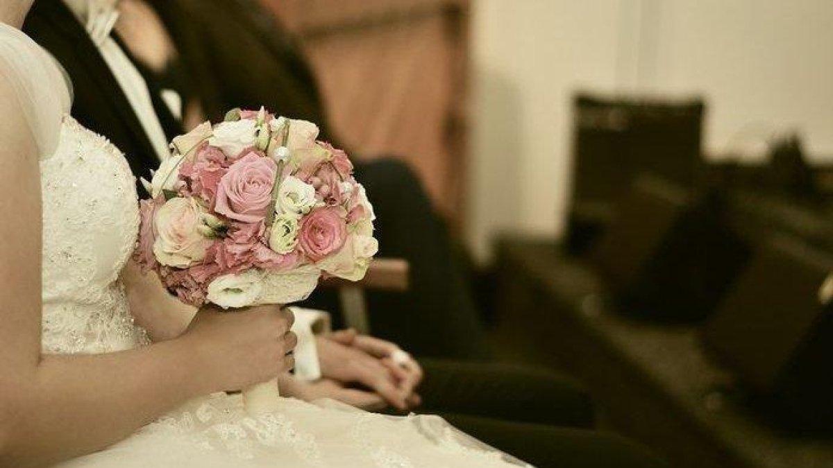 PERNIKAHAN DENGAN MAYAT - Ilustrasi pengantin. Momen seorang perempuan diduga menikah dengan jenazah pria di Desa Marada, Kecamatan Hu'u, Kabupaten Dompu, Nusa Tenggara Barat (NTB) viral di media sosial (medsos).