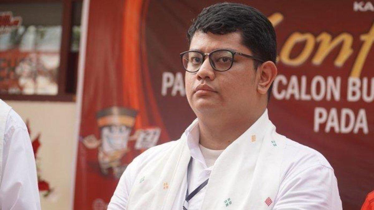 WABUP TERMISKIN - Andrew Branch Silambi saat kampanye pilkada serentak 2024. Andrew Branch Silambi adalah Wakil Bupati termiskin di Sulawesi Selatan, hanya punya satu motor.