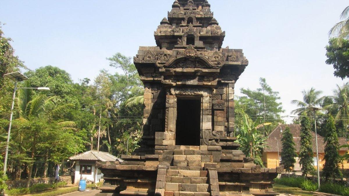 WISATA SEJARAH KLATEN: Candi Merak di Klaten, Jawa Tengah.