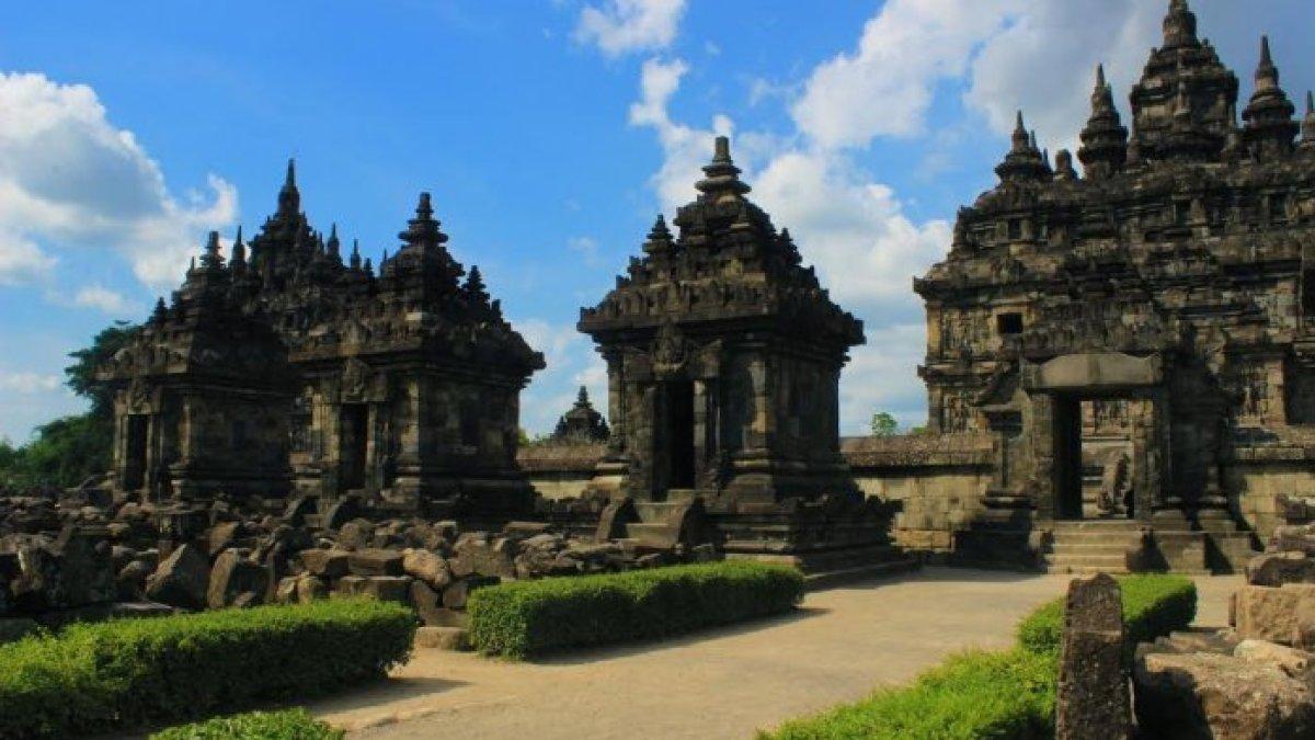 WISATA SEJARAH KLATEN: Candi plaosan bukti keharmonisan cinta beda agama