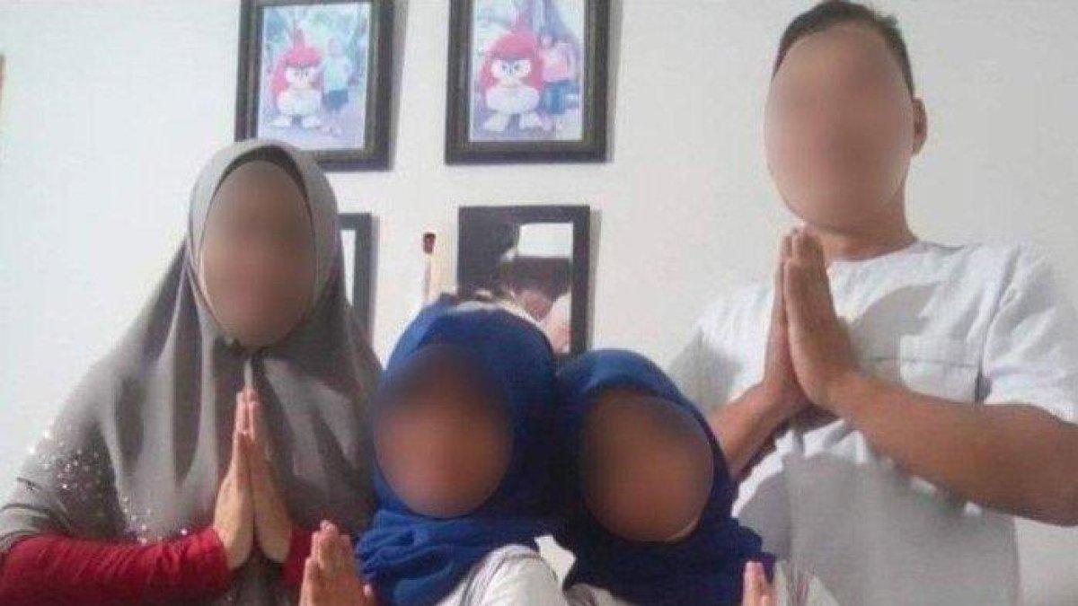 Wahab semasa hidup bersama istri dan kedua anaknya