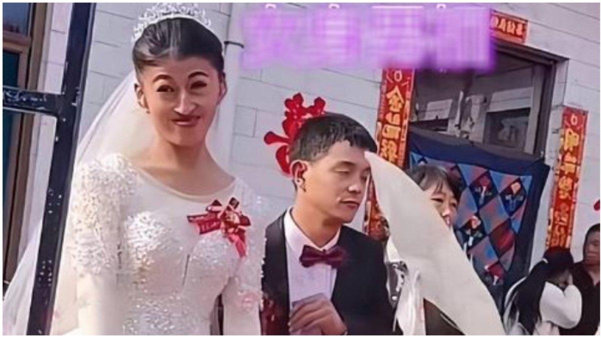 Wajah Phung diejek seorang tamu seperti monster