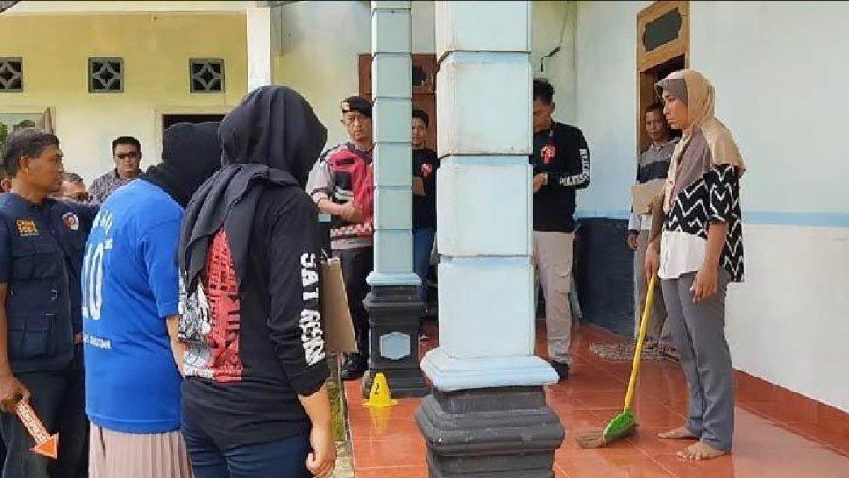 Wajah emosi Sukatmini lihat pelaku rekonstruksi