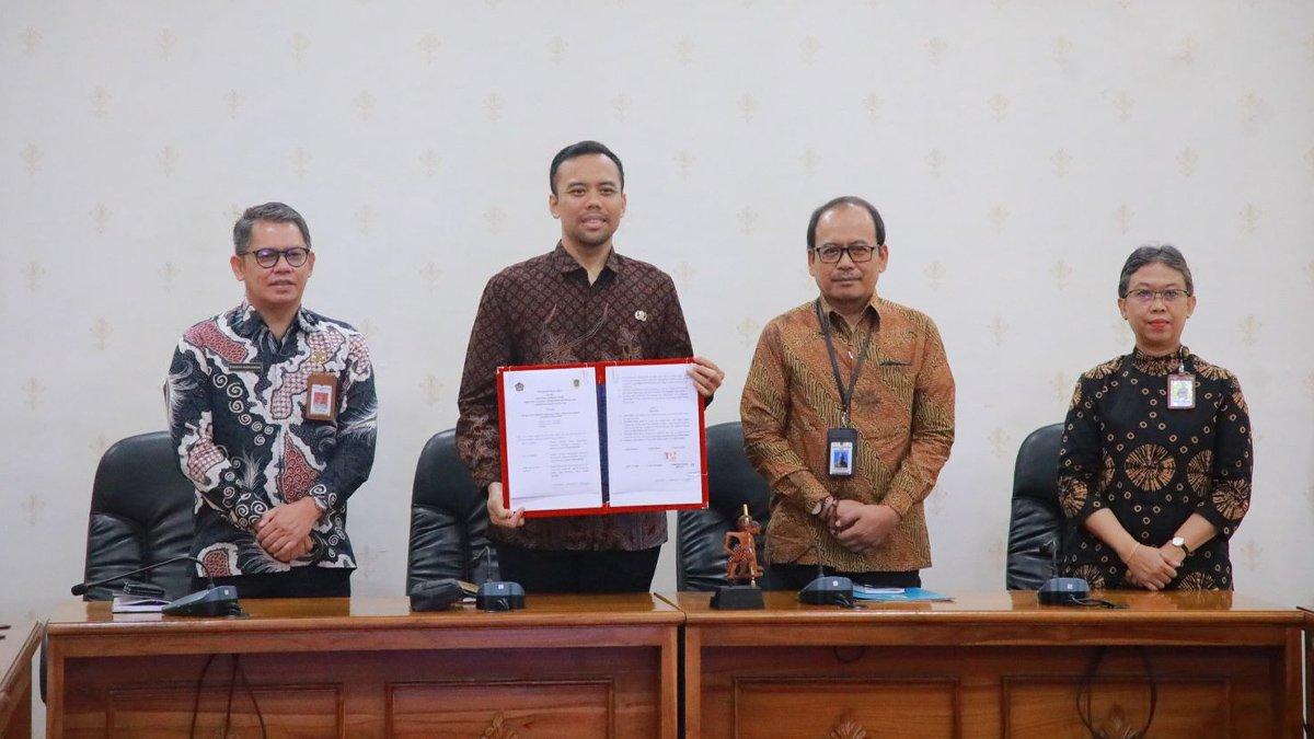 INFO KLATEN - Wakil Bupati Klaten Benny Indra Ardhianto melakukan Penandatanganan Kerja Sama Optimalisasi PKS OP4D antara Direktorat Jenderal Pajak (DJP), Direktorat Jenderal Perimbangan Keuangan (DJPK), dan Pemerintah Daerah Tahap VI Tahun 2025, pada Rabu (12/3/2025).