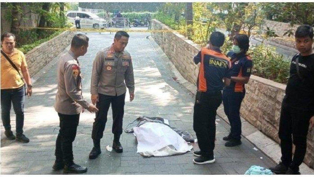 Wanita bernama Fresa Danella alias FD (44) tewas usai ditikam mendadak oleh pria misterius, AH (26), saat berangkat kerja jalan kaki lewat lobi Laguna Mal Central Park, Tanjung Duren, Jakarta Barat, Selasa (26/9/2023) pagi.