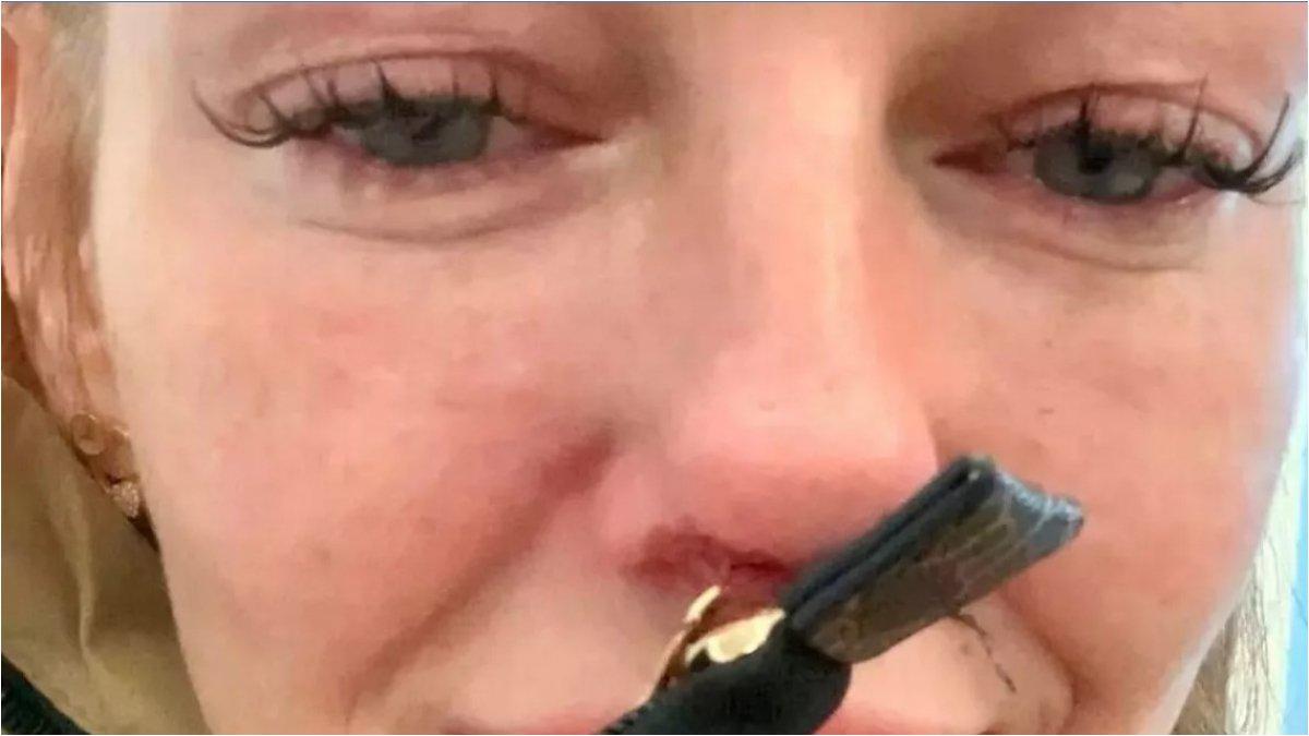 Wanita bernama Kayla mengalami kejadian kurang menyenangkan.