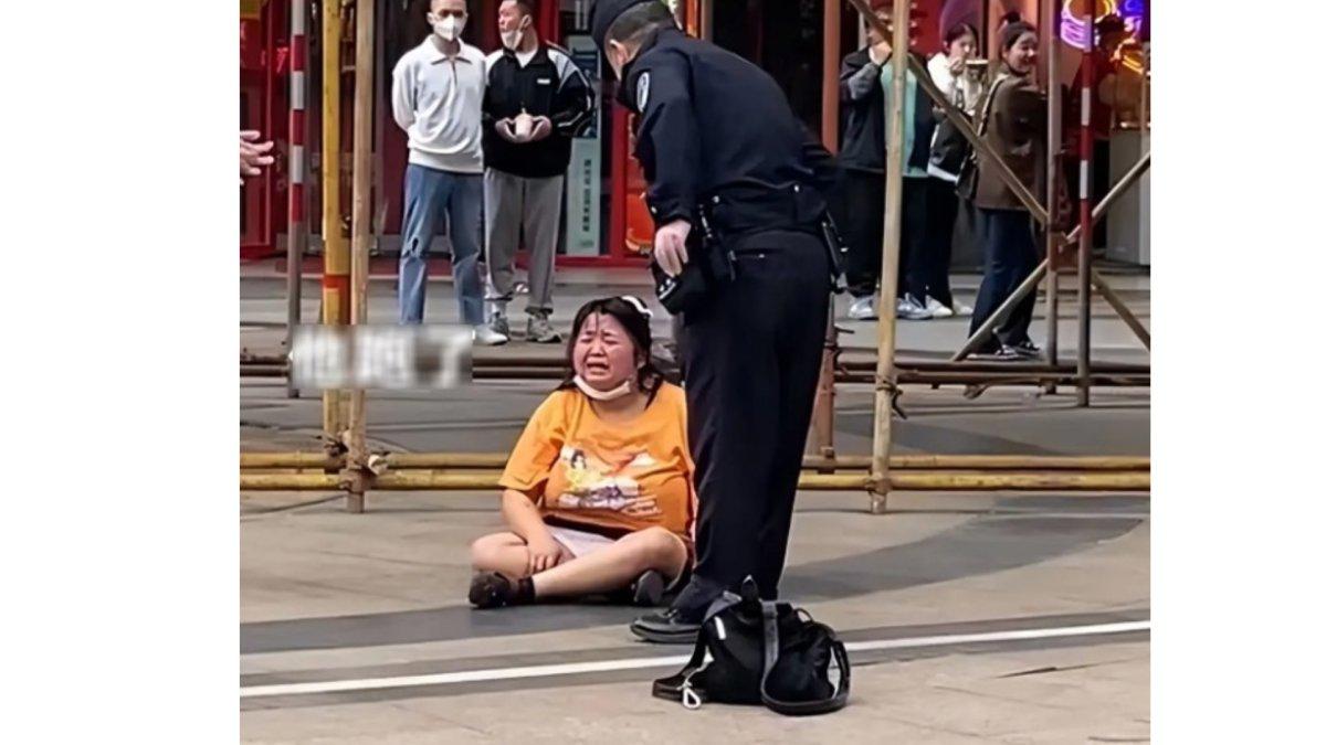 Wanita ceraikan suami sah demi nikahi kenalan online, ujung-ujungnya apes dicampakkan.