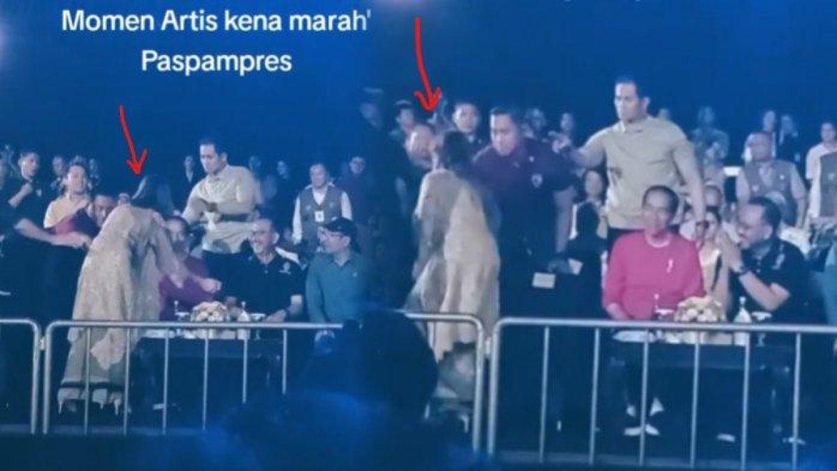 Wanita gak sopan ajak Presiden Jokowi joget langsung diusir Paspampres 1