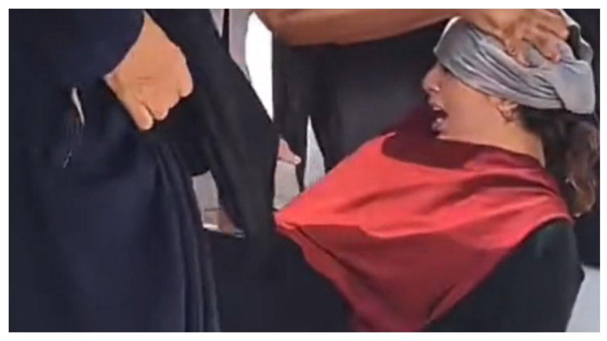 Wanita teriak histeris didepan kabah