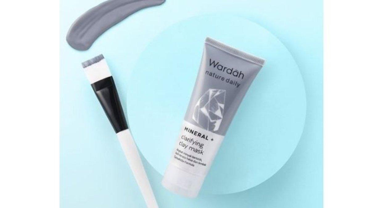 MASKER PENGECIL PORI - Foto produk Wardah Nature Daily Mineral+ Clarifying Clay Mask diolah dari website wardahbeauty.com, Selasa (18/2/2025). Berikut rekomendasi masker yang bisa mengecilkan pori-pori di wajah.