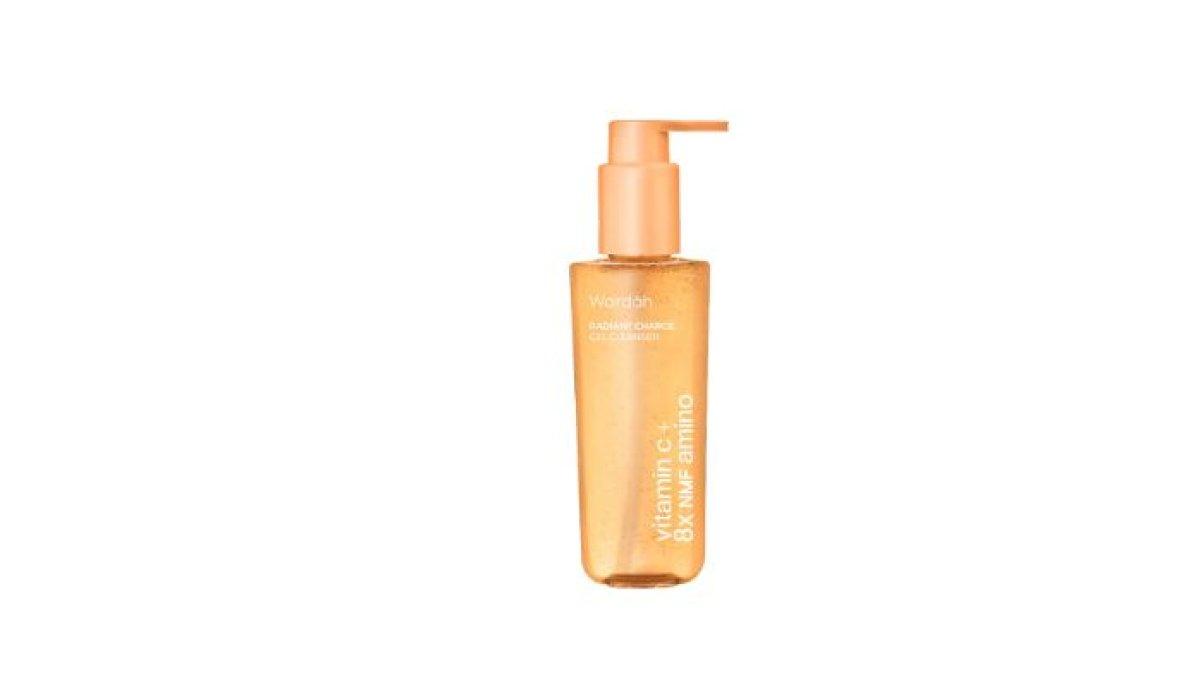 WARDAH ANTI AGING - Foto produk Wardah Radiant Charge Vitamin C Gel Cleanser, diolah dari wardahbeauty.com, Jumat (25/4/2025). Berikut rekomendasi produk Wardah anti aging untuk usia 40 tahun ke atas.