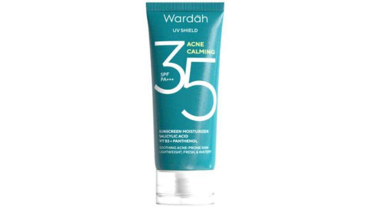 SUNSCREEN SALICYLIC ACID - Foto produkWardah UV Shield Acne Calming Sunscreen Moisturizer SPF35 PA+++ diambil dari Sociolla.com, Rabu (29/1/2025). Sunscreen ini mengandung Salicylic Acid yang ampuh menghilangkan jerawat.