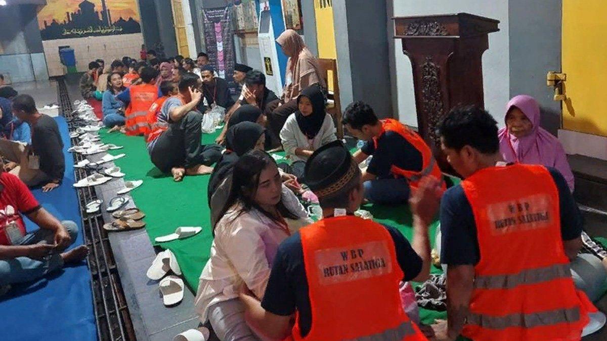 Warga Binaan Pemasyarakatan (WBP) Rutan Salatiga melaksanakan buka bersama keluarga