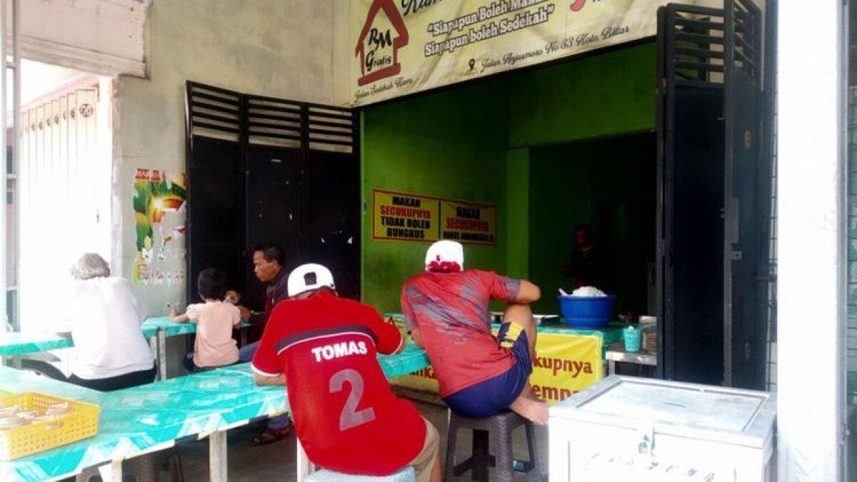 Warung makan gratis di Jalan Anjasmoro Nomor 33, Kota Blitar, Jumat (8/9/2023)