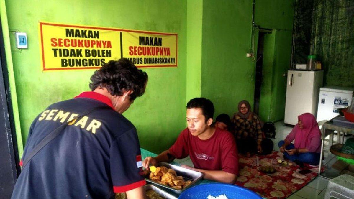 Warung makan gratis di Jalan Anjasmoro Nomor 33, Kota Blitar, Jumat (8/9/2023)