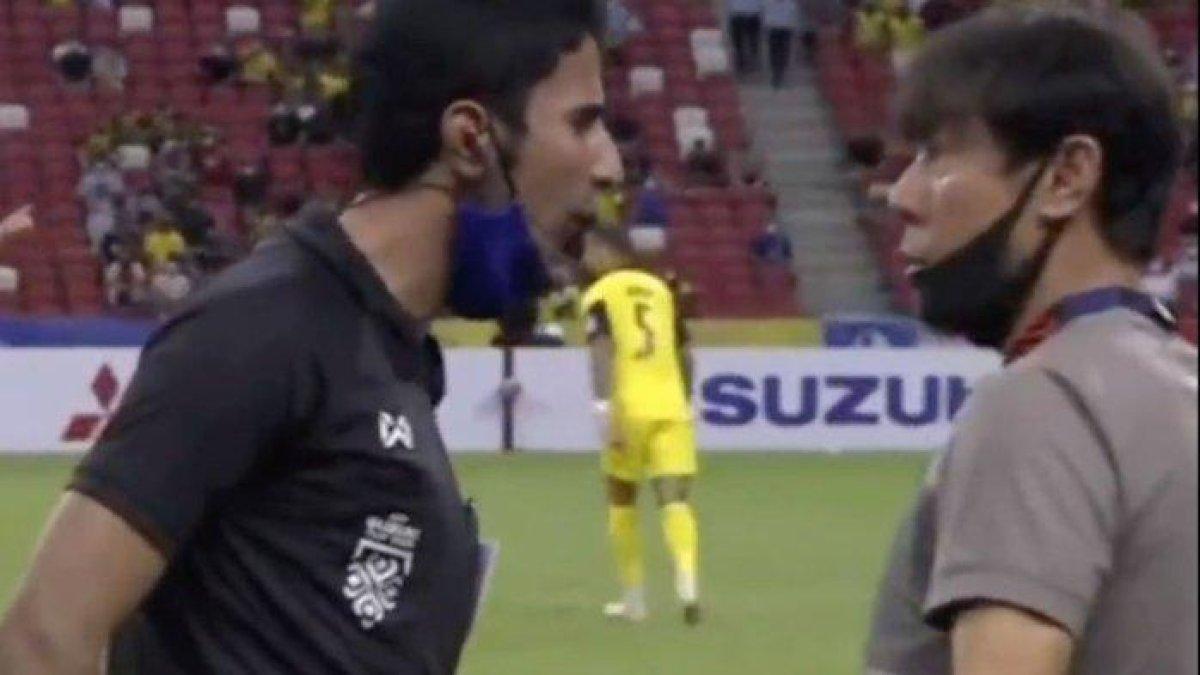 Wasit Saoud Ali Al-Adba membentak pelatih Timnas Indonesia, Shin Tae-yong dalam laga Indonesia vs Malaysia (19/12/2021).
