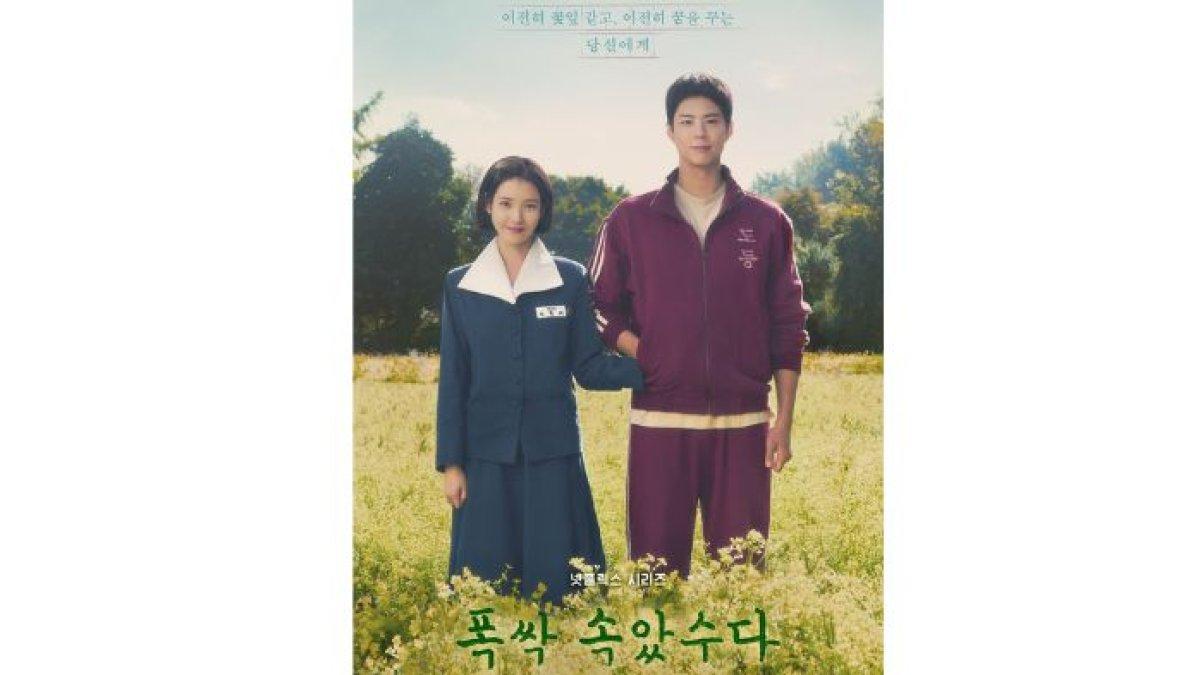 DRAKOR BARU NETFLIX - Poster drakor When Life Gives You Tangerines yang dijadwalkan tayang 7 Maret 2025 di Netflix. Drakor ini dibintangi IU dan Park Bo Gum.