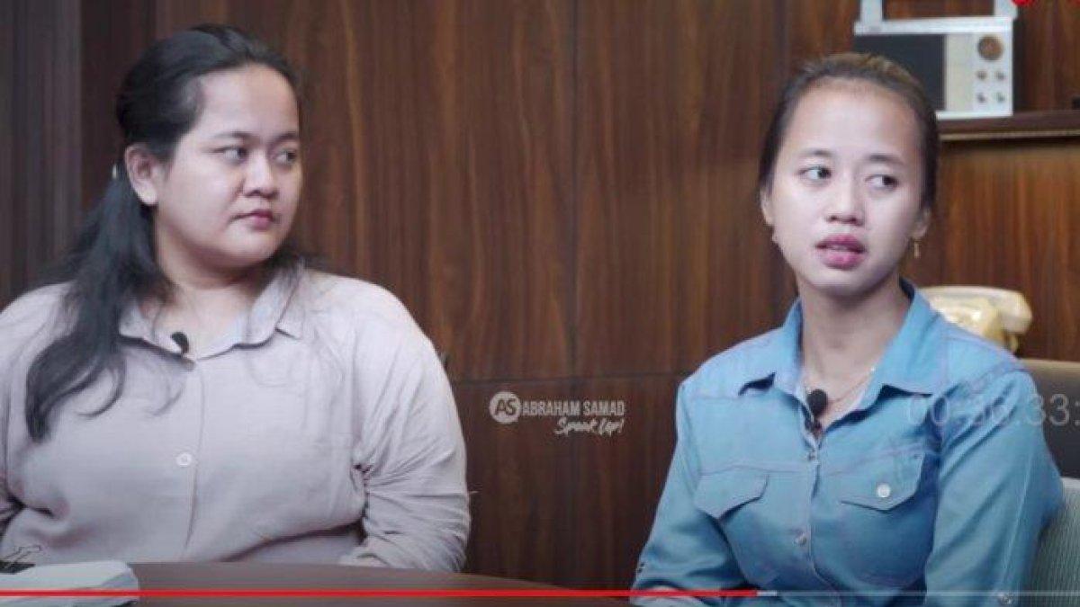 Widi dan Mega lantunkan syahadat ke telinga Vina Cirebon yang sekarat di RS Gunung Jati, Cirebon.