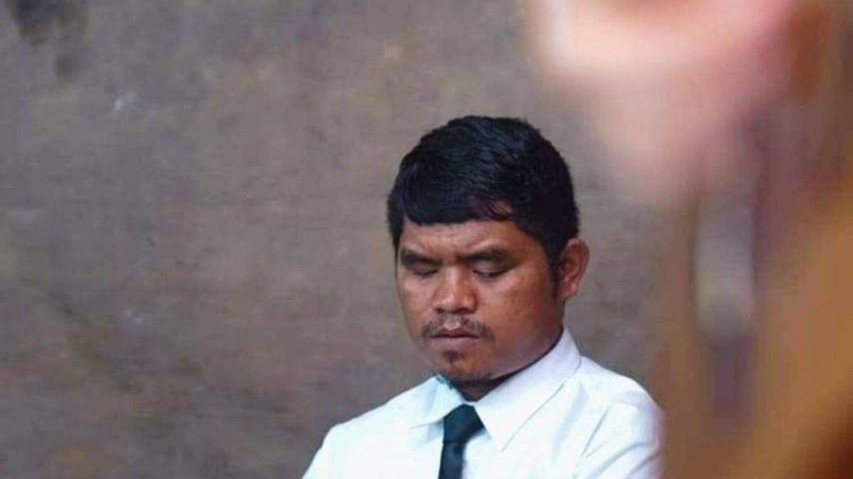 Yohanes Rongga (29), seorang difabel pemain musik di Kabupaten Manggarai Timur, NTT, Minggu, (5/11/2023).