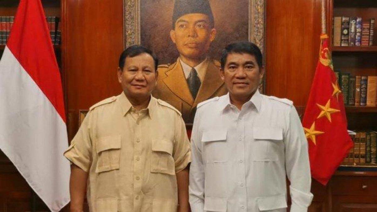 Foto Mayjen TNI (Purn) Yulius Selvanus bersama dengan Presiden Prabowo Subianto