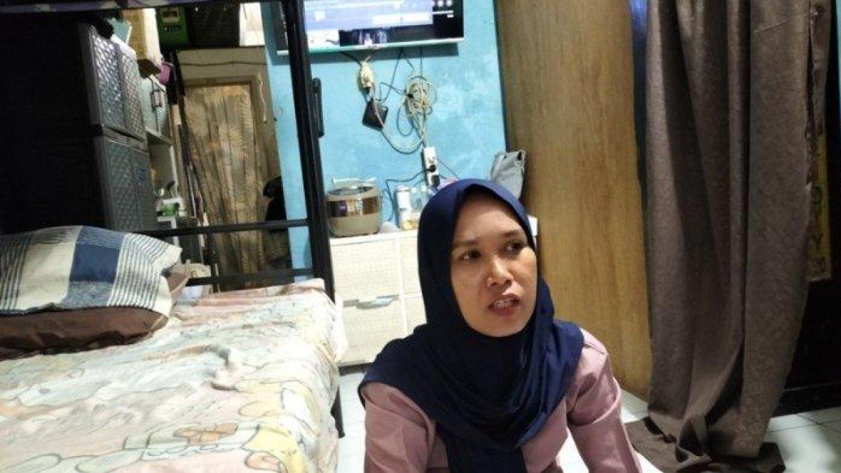 Yuni Sri Rahayu (41), caleg DPRD DKI Jakarta dari Partai Buruh, saat diwawancarai di kediamannya di Cilandak, Jakarta Selatan, Kamis (1/2/2024).