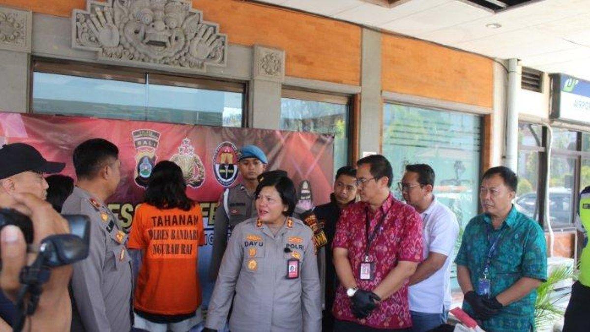 Diamankan - Setelah diamankan di Semarang, Jawa Tengah, pada Kamis (19/10/2023) lalu oleh Sat Reskrim Polres Kawasan Bandara I Gusti Ngurah Rai, ZDL diperiksa intensif untuk mengungkap motif pelaku membuang orok tersebut.
