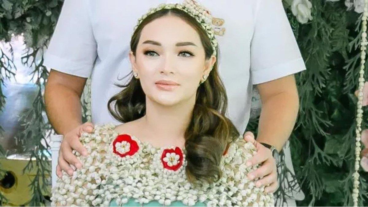 Zaskia Gotik jual rumah usai suami diperiksa KPK.