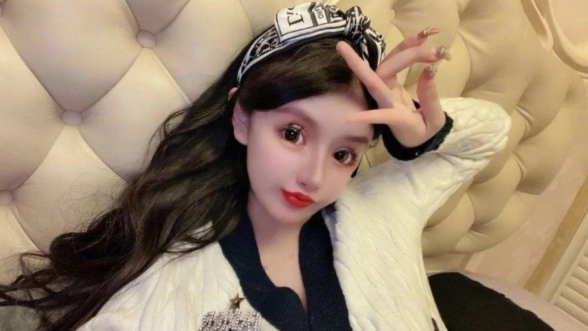 Zhou Chuna oplas sejak usia 13 tahun.