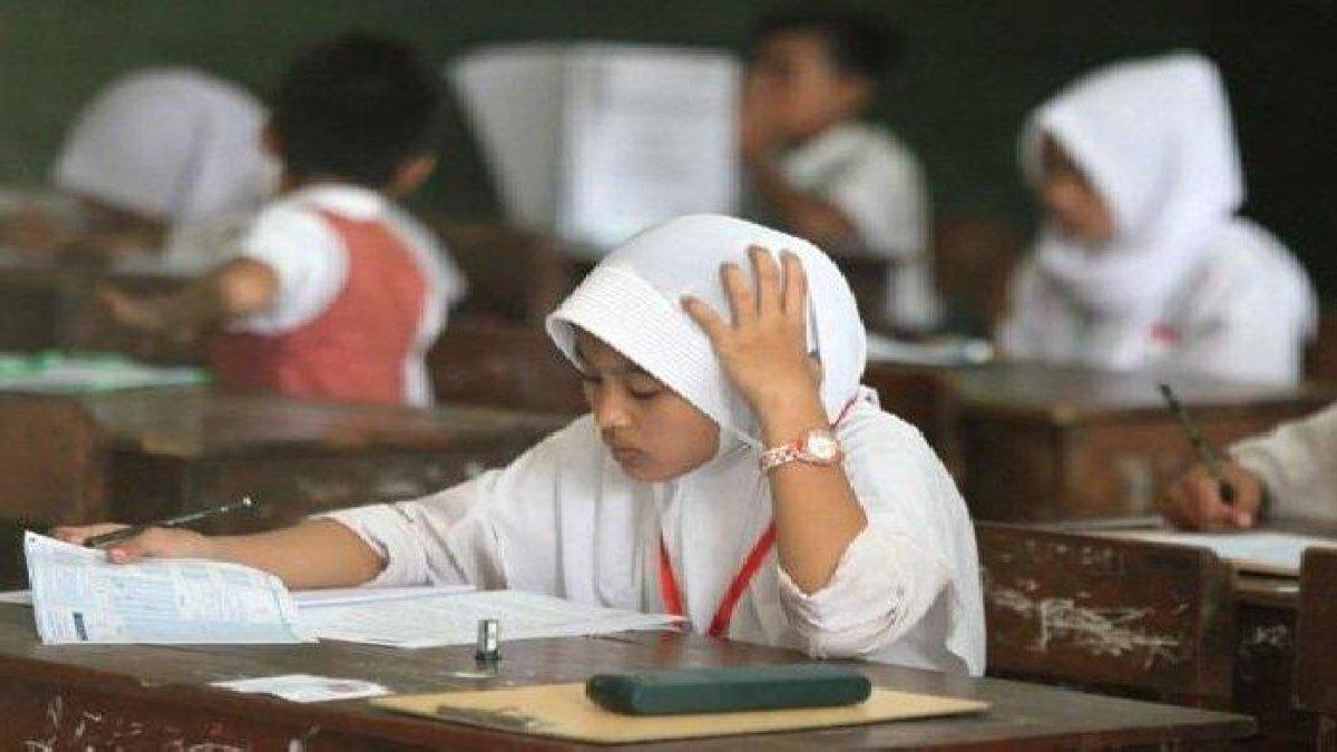 Berikut adalah kunci jawaban soal PTS PAI Kelas 10 SMA: Allah memiliki sifat Al Karim, artinya Allah Maha?