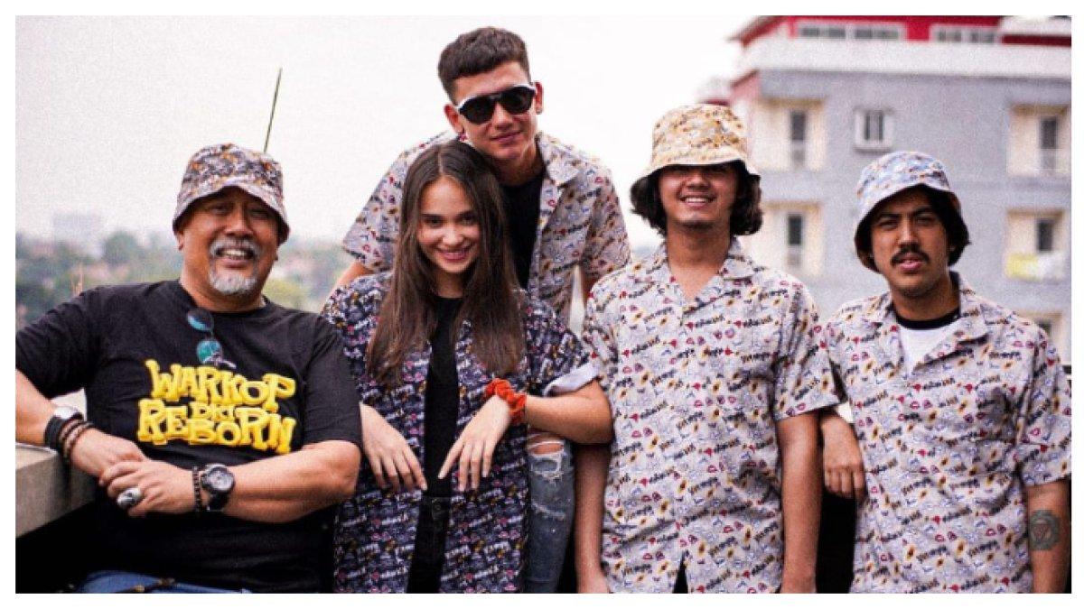Potret Baru Aliando Terkini bersama teman artis lainnya