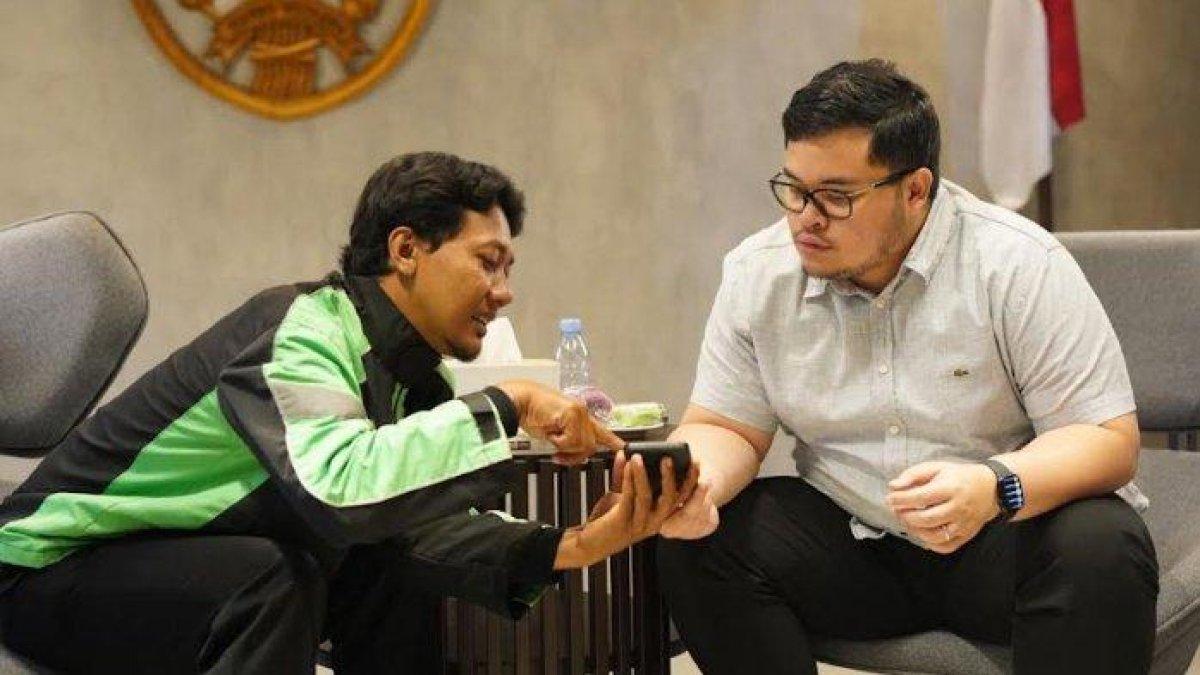 Anggit Setiawan (35) saat menghadiri undangan dari Bupati Kediri Hanindhito Himawan Pramana