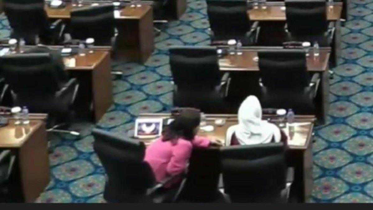 Anggota DPRD DKI Jakarta dari PDI Perjuangan Cinta Mega mengaku dipanggil pengurus partai seusai viral tertangkap kamera diduga bermain slot game saat rapat paripurna