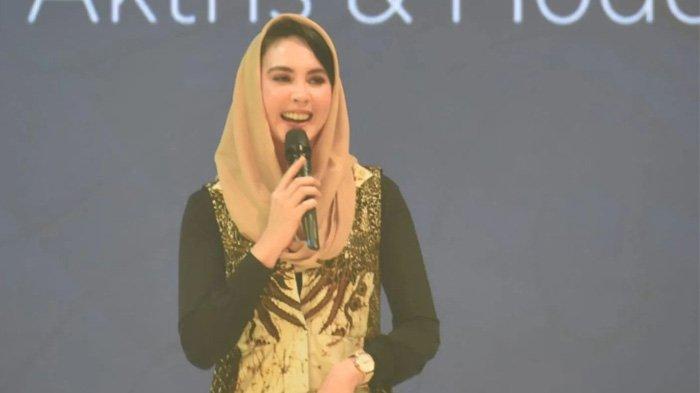 Arumi Bachsin dan Panji Trihatmodjo ternyata juga pernah dikabarkan dekat di tahun 2012 silam