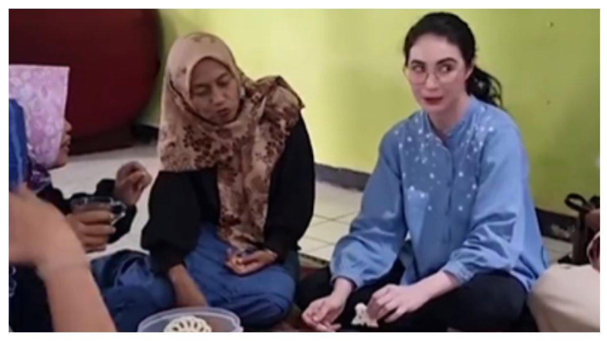 Keseharian Arumi Bachsin setelah menjadi istri pejabat, tetap sederhana dan dikagumi ibu-ibu di Indonesia