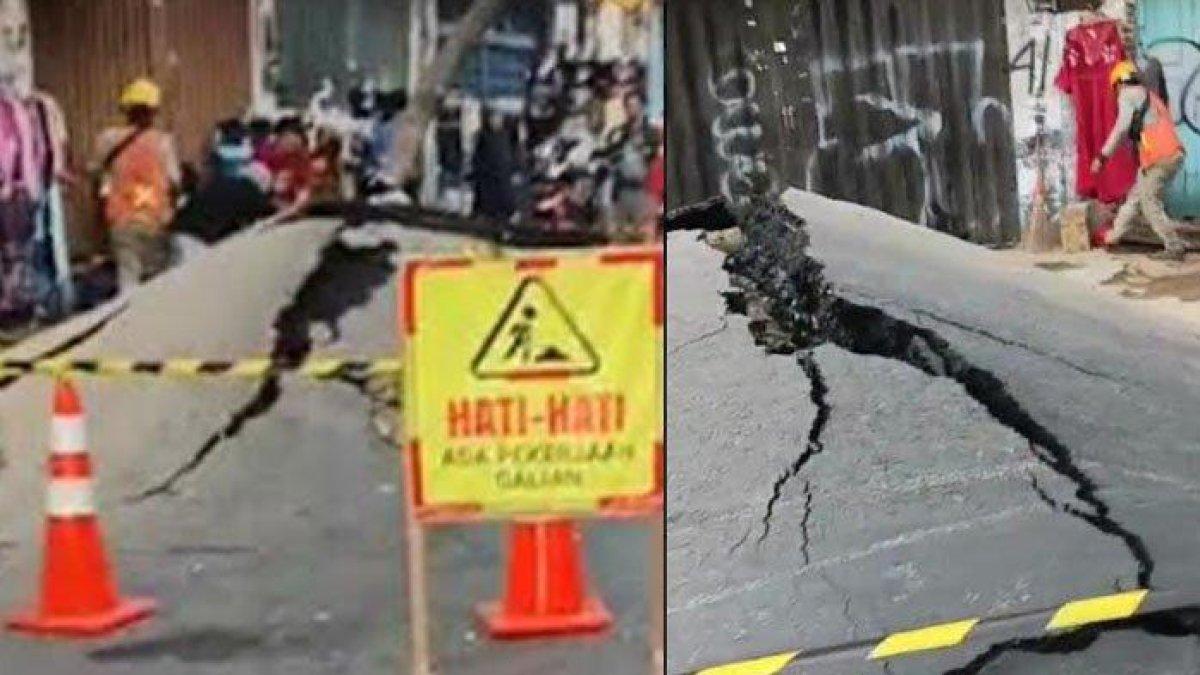 Aspal Jalan Pasar Kembang Surabaya tiba-tiba meletus hingga membentuk gunungan setinggi dada orang dewasa