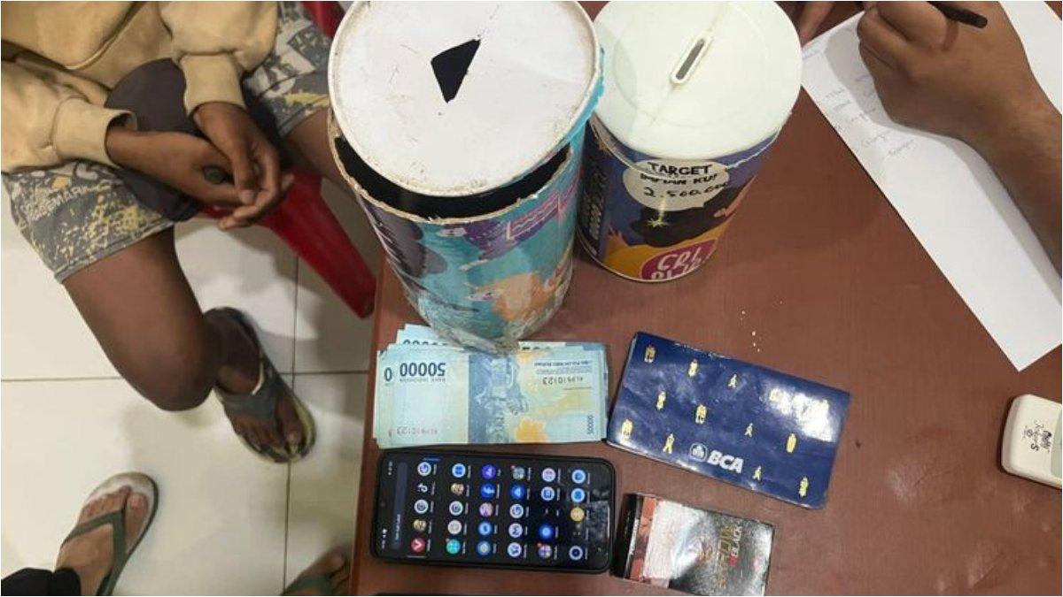 barang bukti yang diamankan dari seorang pelajar yang nekat membobol toko
