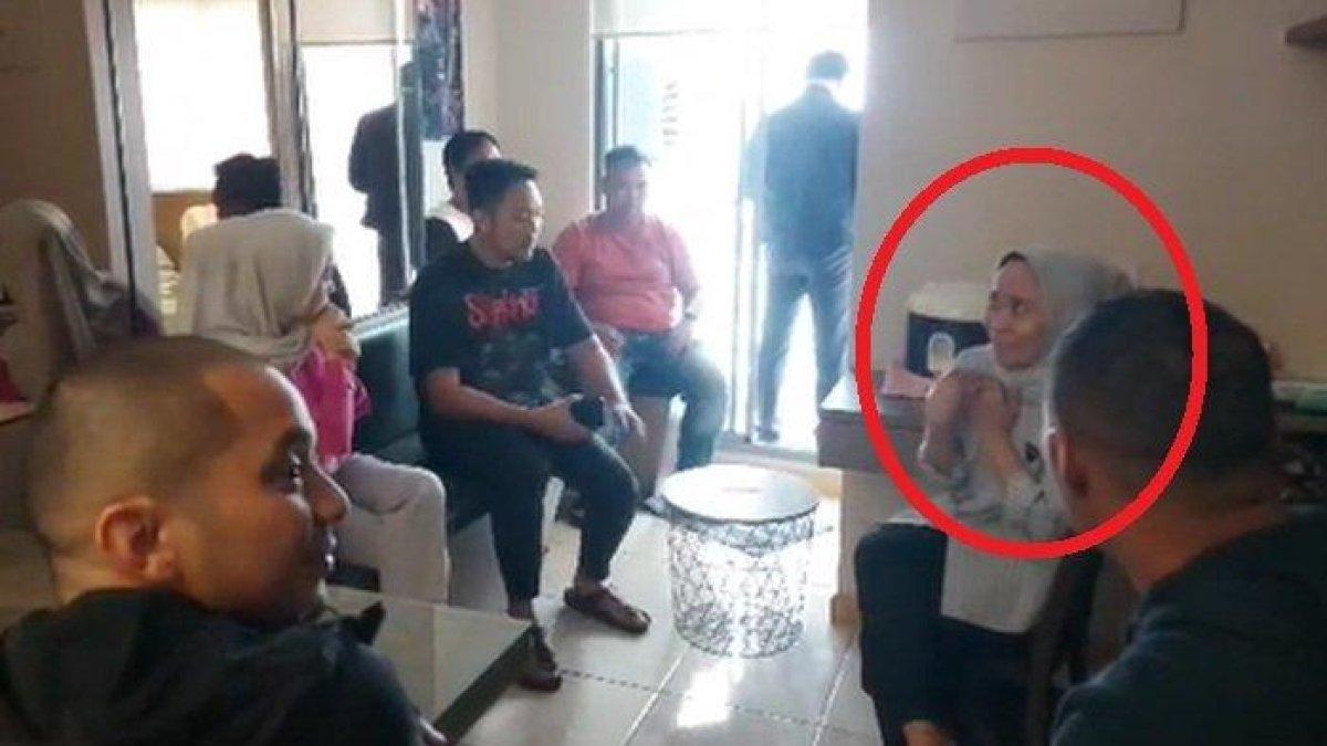 Berhasil diamankan, si kembar Rihana Rihani masih bisa tertawakan IPW