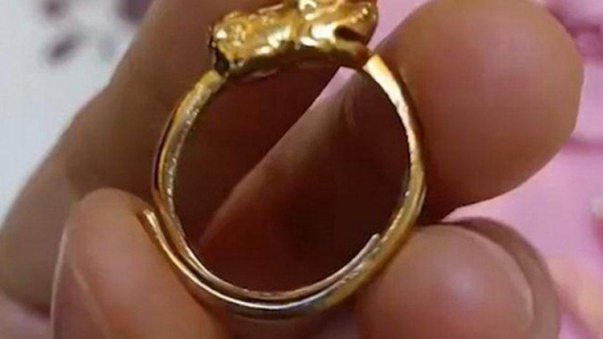 ilustrasi cincin emas