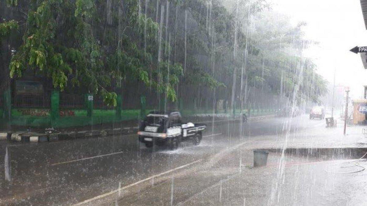 Warning BMKG, peringatan dini prakiraan kondisi cuaca ekstrem Bogor Sabtu 6 April 2024, cerah berawan pagi hari, hujan ringan siang sampai malam hari.