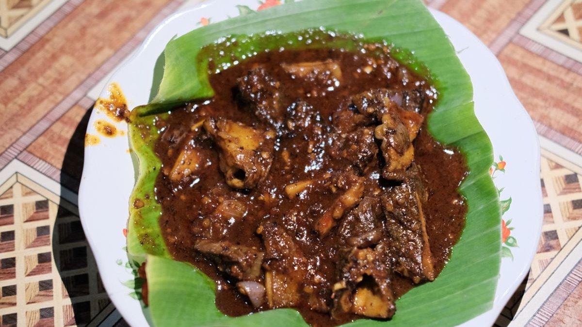 DESTINASI KULINER LEBARAN 2025: Satu porsi Nasi Babat Gongso seharga Rp 15.000 dan Nasi Goreng Babat seharga Rp 20.000.