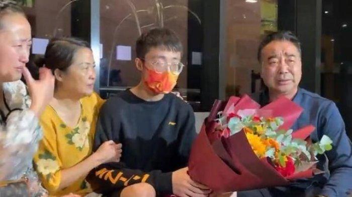 Diculik saat usia 2 tahun, pemuda ini akhirnya kembali dipertemukan dengan orangtua kandung