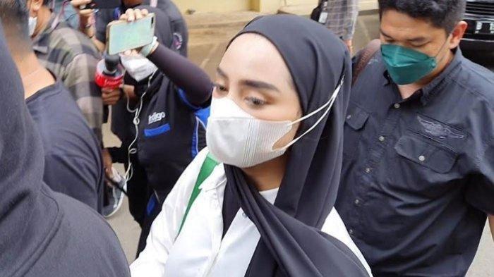 Dinan Fajrina beri isyarat akan setia dengan Doni Salmanan.