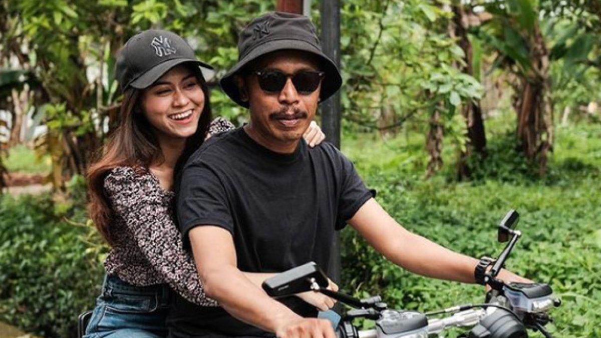Dwinda Ratna istri Furry Setya pemeran Mas Pur Tukang Ojek Pengkolan