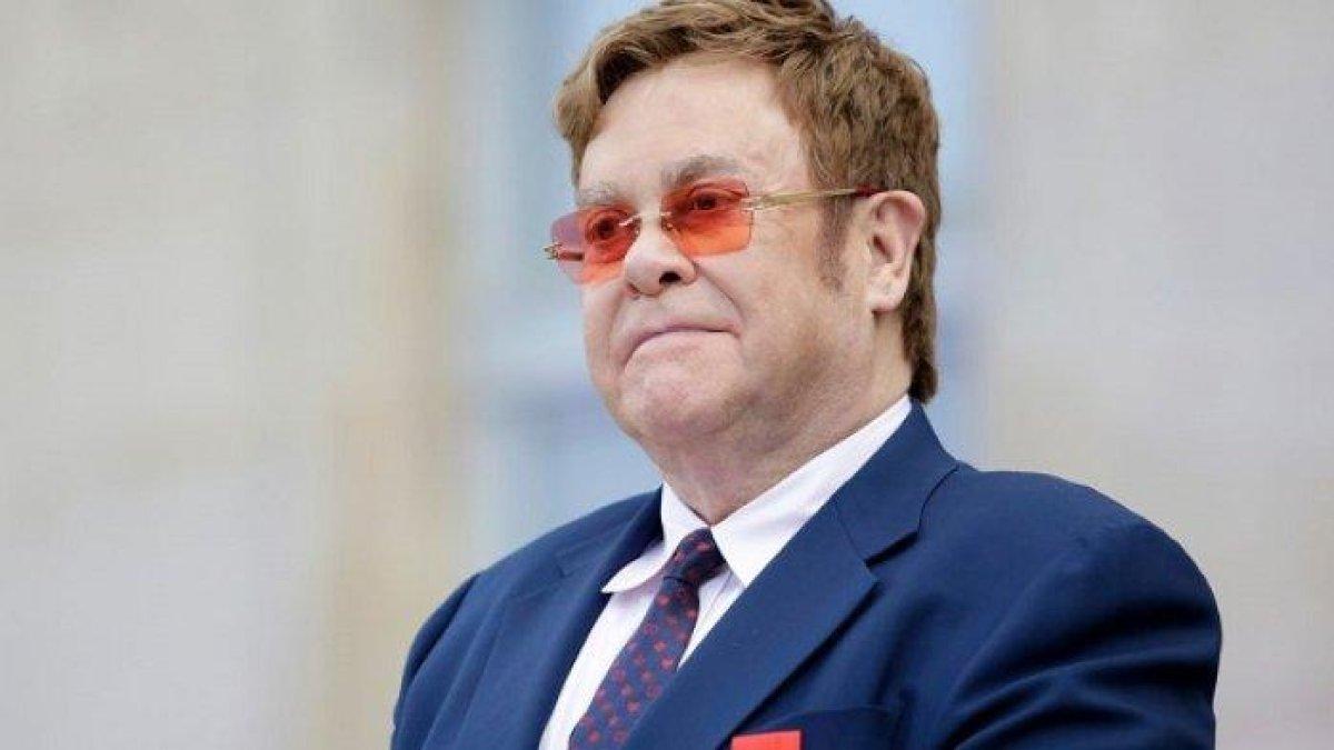 Elton John tak punya smartphone