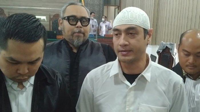 Ferry Irawan hadiri sidang perdana kasus KDRT ke Venna Melinda