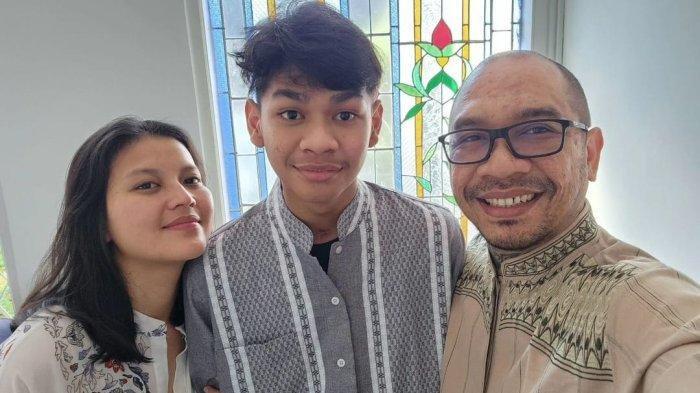 Foto bersama keluarga David Ozora saat Idul Fitri 1444 H.