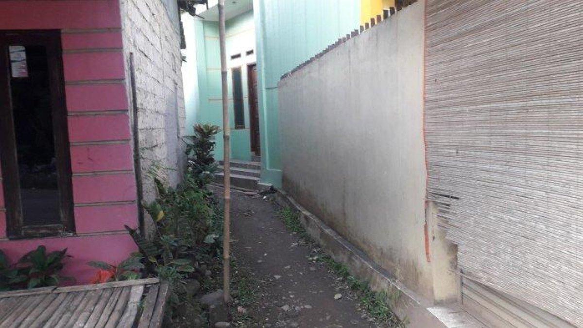 Penampakan gang sekitaran ujung jalan lokasi Anggi Anggraeni pura-pura COD ayam geprek di Rancabungur, Kabupaten Bogor yang ternyata kabur tinggalkan suaminya yang baru menikah satu hari demi menemui mantannya